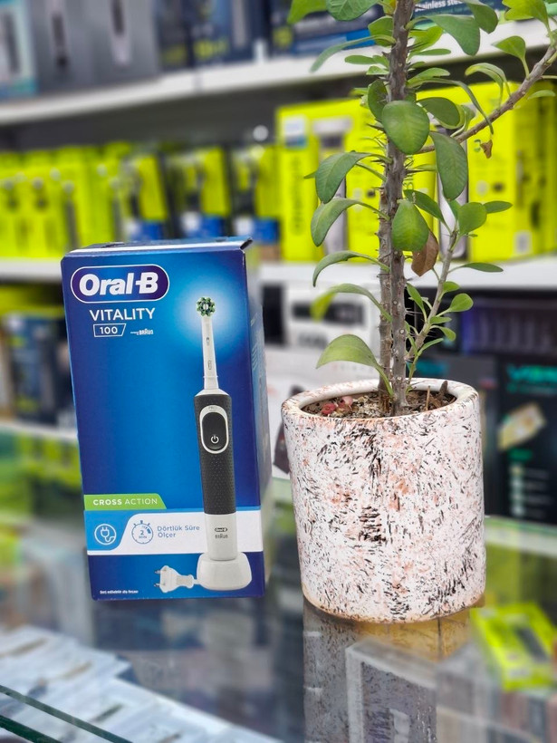 مسواک برقی شارژی Oral_B Vitality 100